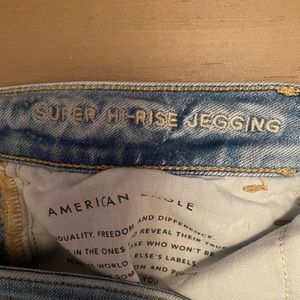 Light Wash, Cuff Distressed, High Rise Jeggings!